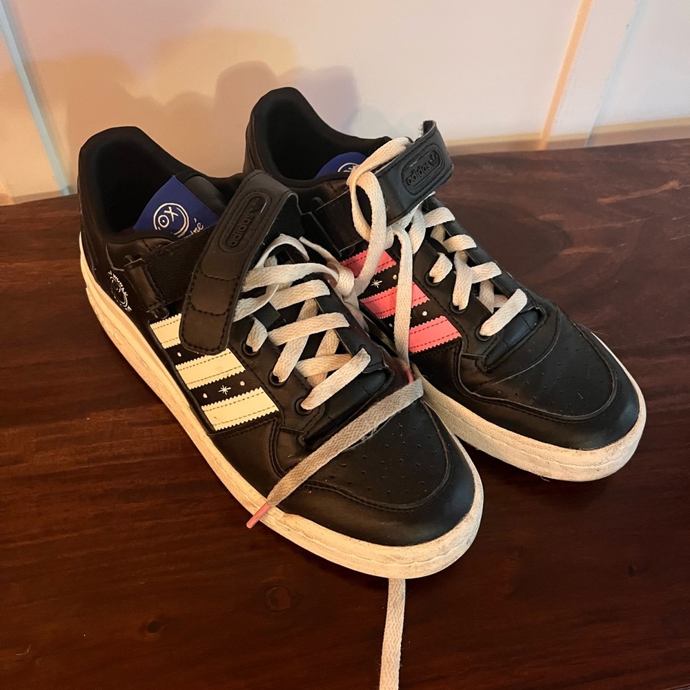 Adidas urban outfitters Adidas shoes size 8 mens